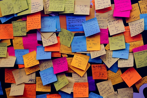 Afbeelding vol met Sticky notes die teveel werk uitbeeldt